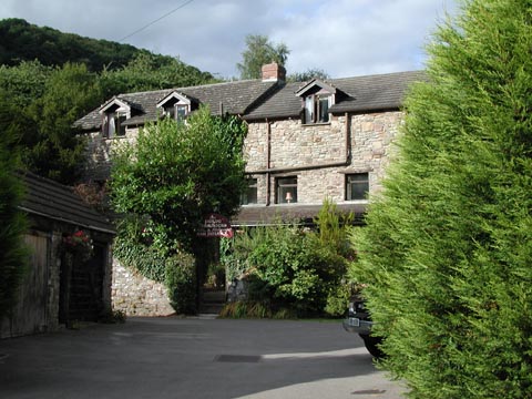 Parva Farm Hotel and Restaurant